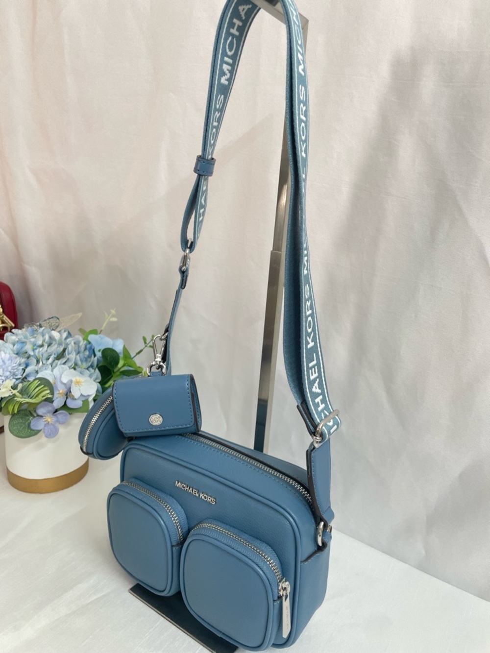 MICHAEL KORS JET SET LEATHER MEDIUM CROSSBODY WITH CASE FOR APPLE AIRPODS PRO - Picture 7 of 13